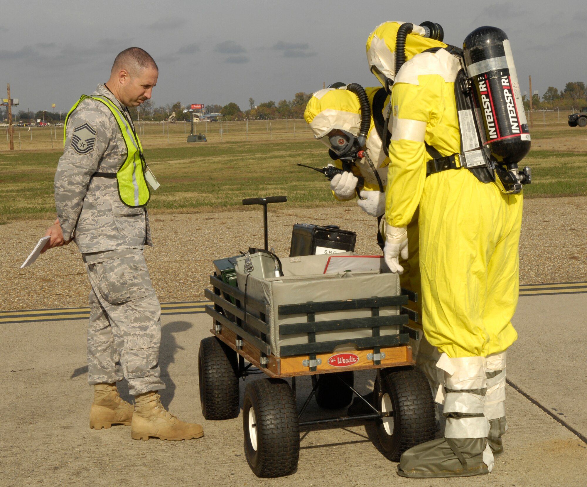 BARKSDALE AIR FORCE BASE, La. -- Members of the Explosive Ordinance Disposal team are evaluated during a portion of the Air Combat Command Nuclear Surety Inspection here Nov.12. Base Officials welcomed members of the ACC Inspector General team Nov. 9 to focus on three major graded areas throughout the inspection: Nuclear surety program management and administration, the personnel reliability program and logistics movement. (Air Force photo by Senior Airman Alexandra Sandoval) 