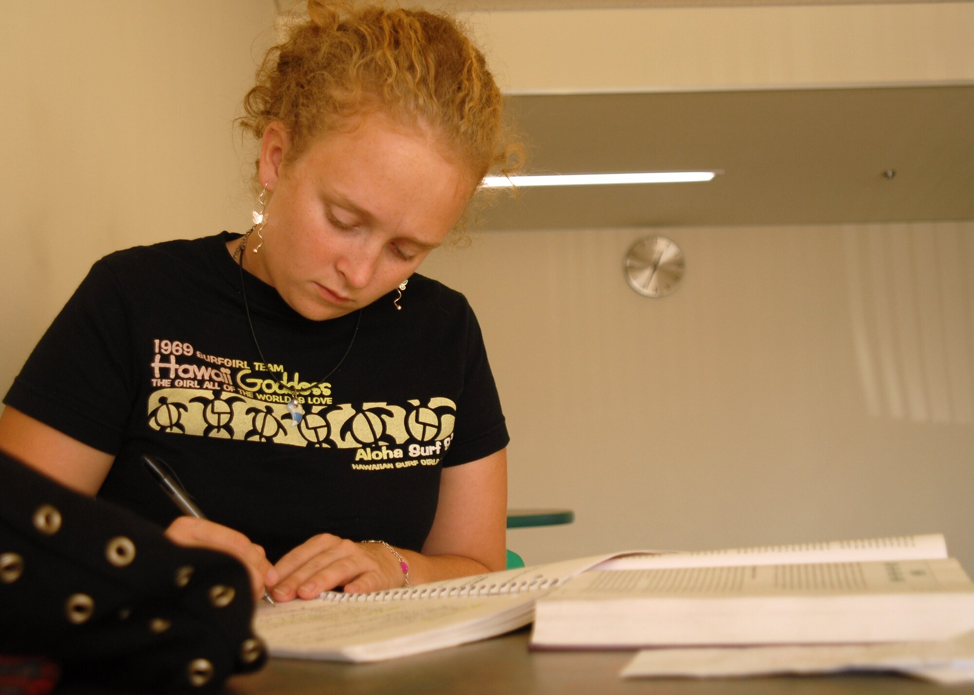 Spouse Tuition Assistance Program (STAP) recipient Kyla Dauber studies for her final exam at the Kadena Air Base education center Nov. 5, 2008. STAP assists command-sponsored Air Force spouses in paying part of their college tuition. 
(U.S. Air Force photo/Michelle Balatero)