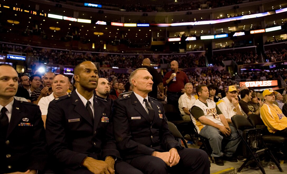 Lt. Col. Ivan Thompson (left) watches the Chicago Bulls and Los Angeles Lakers basketball game with Maj. Gen. David L. Frostman Nov. 18 at the Staples Center in Los Angeles. Colonel Thompson, the Reserve adviser at Los Angeles AFB, Calif., performed the national anthem in front of nearly 20,000 fans at the game. General Frostman is the mobilization assistant to the Air Force Space Command commander. (U.S. Air Force photo/Staff Sgt. Raymond Hoy)