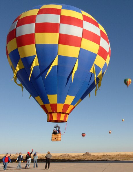 Members of Team Holloman and the local community set up their Hot Air Balloons at Holloman Air Force Base, N.M., Nov. 15. Several people from Holloman and the local area came out for the Holloman Balloon Fest.  (U.S. Air Force photo/Airman 1st Class Michael Means)