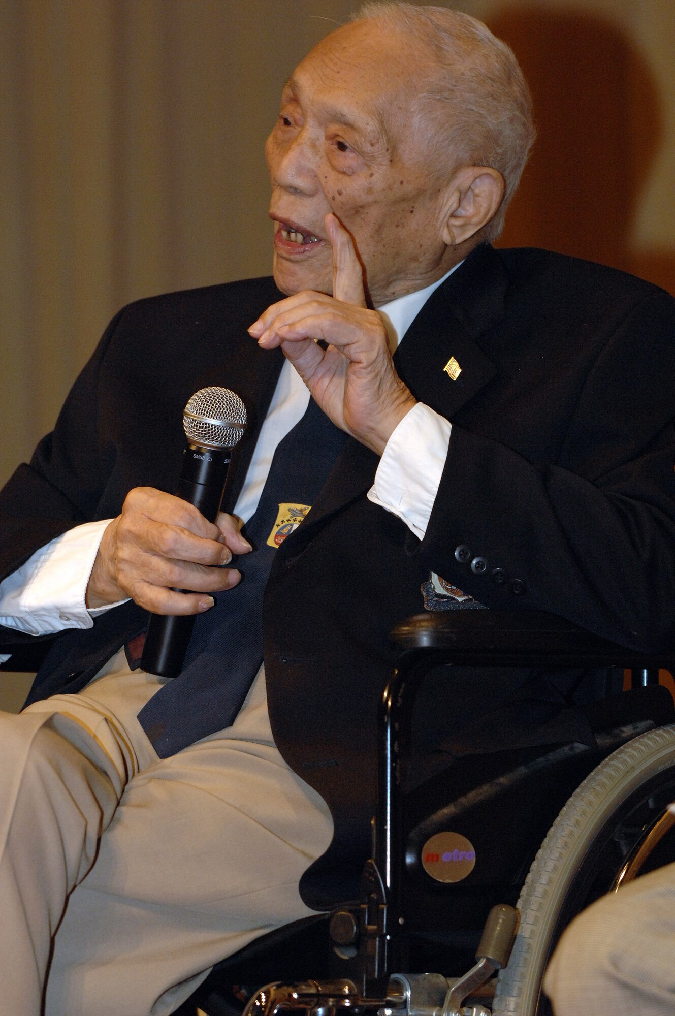 Tom Liu talks about his interaction with the Doolittle Raiders to the audience before the showing of “Thirty Seconds Over Tokyo” part of Los Angeles Air Force Film Festival, Nov. 18, 2008. (U.S. Air Force photo by Senior Airman Ashley Moreno) 