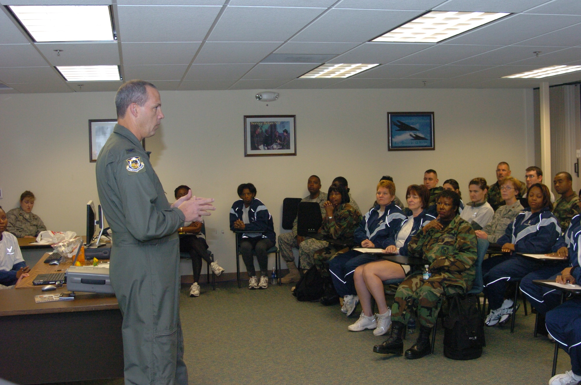 Col. Joseph Thomas, 94th AW vice commander, talked to the 94th Aeromedical
Staging Squadron about his recent observation that challenged the value of accountability during a visit to the base clinic. “It is up to commanders to set the standard for accountability in their units,” he said. (Air Force photo/Master Sgt. Stan Coleman)