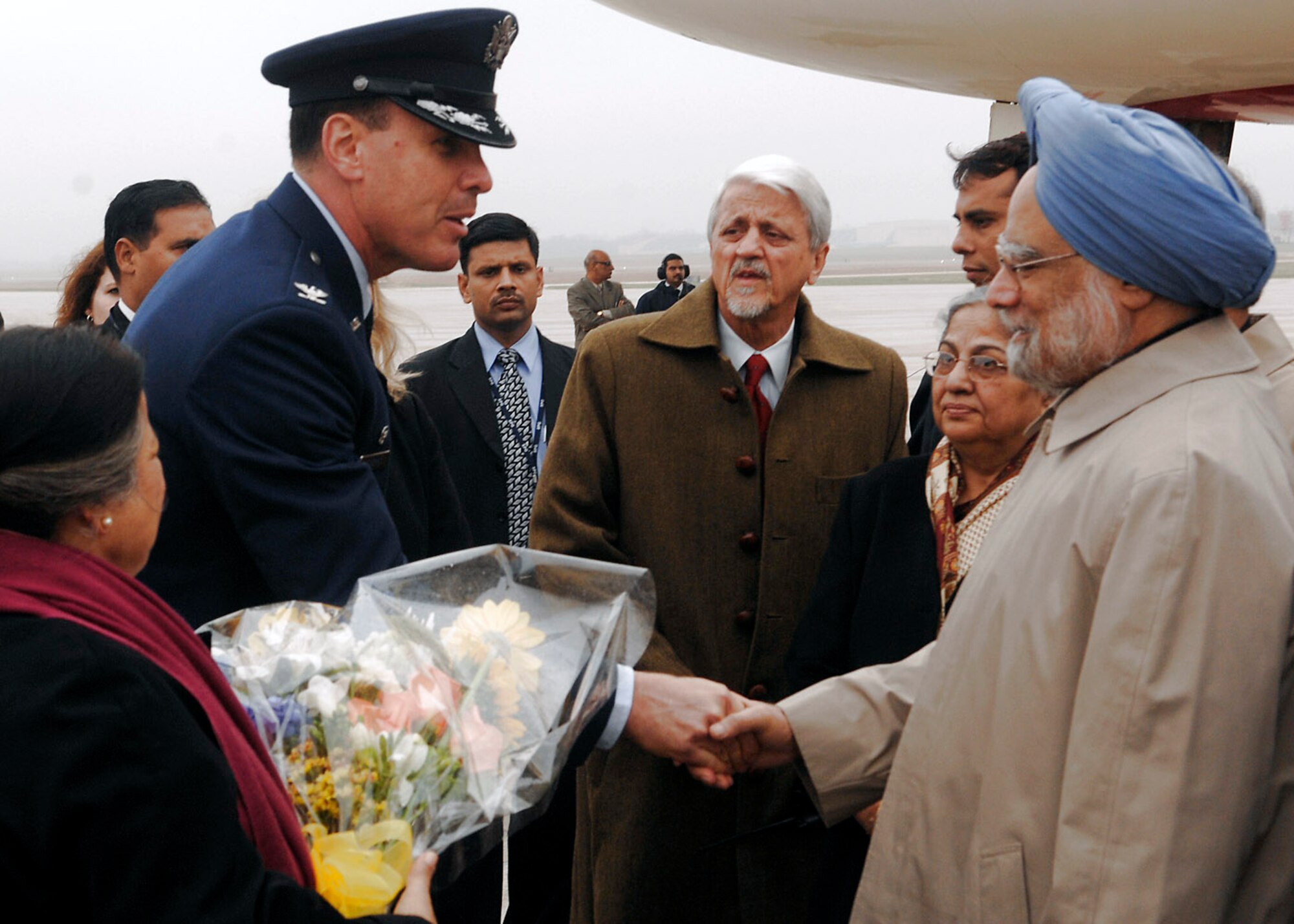 Col. Steven M. Shepro greets Indian Prime Minister Manmohan Singh Nov. 14 at Andrews Air Force Base, Md. The two-day G-20 Summit, hosted by President George W. Bush, brought together world leaders to discuss the increasing global financial crisis, its causes and efforts to resolve it. Colonel Shepro is the 316th Wing commander. (U.S. Air Force photo/Tech. Sgt. Craig Clapper) 
