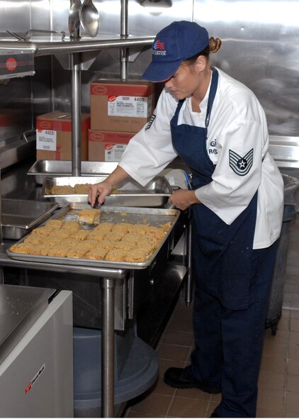 DYESS AIR FORCE BASE -- Tech. Sgt. Tina Ross, Longhorn Dining Facility food operations shift leader, prepares a dish for lunch. Air Combat Command recently named the dining facility best in the command for 2008. The facility will go on to represent the command at the Air Force-level for the 2009 John L. Hennessy Trophy competition. (Air Force photo by Staff Sgt. Connor Estes)
