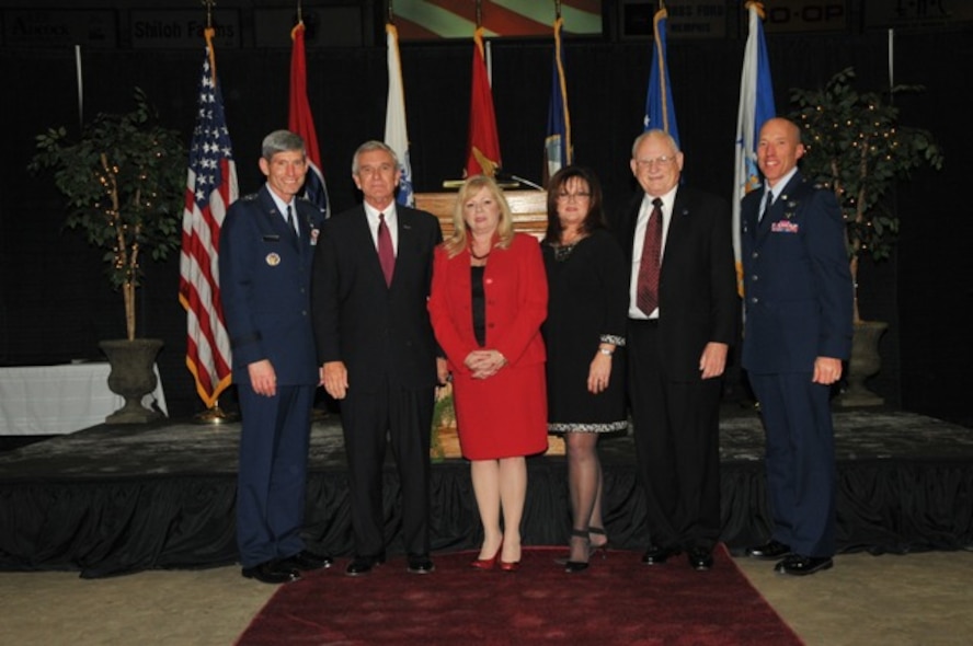 The Arnold Community Council introduced its officers for 2008-2009 at the annual banquet Nov. 17 at the Calsonic Arena in Shelbyville. From left are Chief of Staff of the Air Force Gen. Norton Schwartz, guest speaker for the event, new council President Jim Apple, Secretary Debi Graham, Treasurer Lana Woodard, Vice President Bill Comer and AEDC Commander Col. Art Huber. (Photo by David Housch)