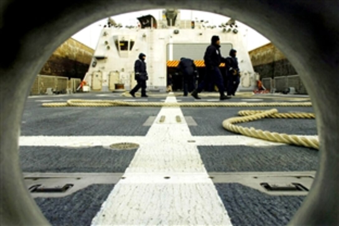 U.S. Navy sailors aboard the littoral combat ship USS Freedom lay out mooring lines as the ship enters a lock as she transits the Saint Lawrence River, Montreal, Nov. 20, 2008. Freedom is the first of two littoral combat ships designed to operate in shallow water environments to counter threats in coastal regions and is en route to Norfolk, Va.