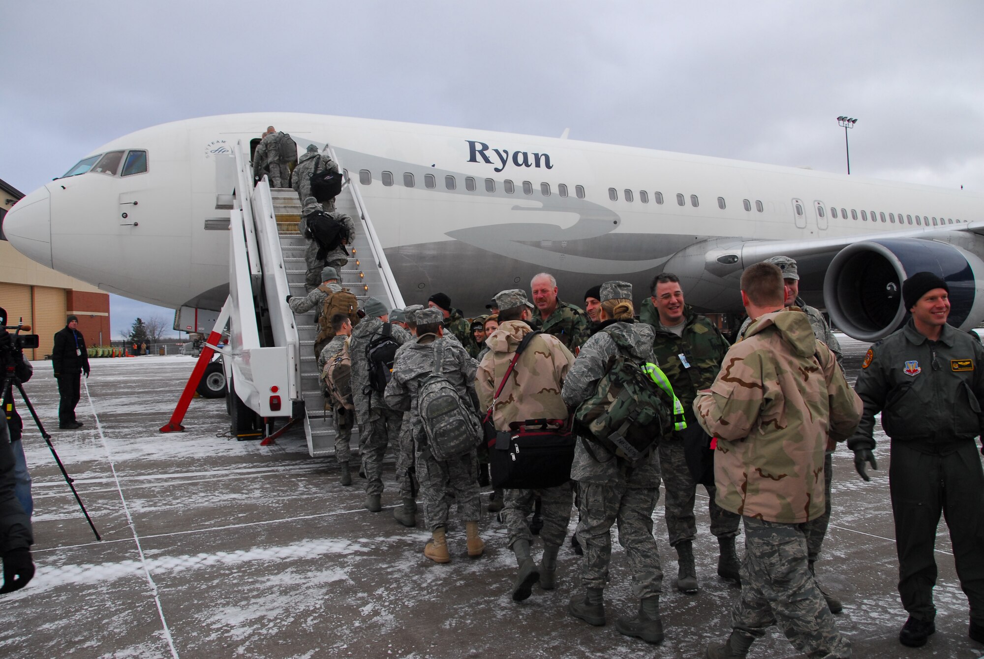 Approximately 125 guradsmen of the 148th Fighter Wing, Duluth Minn. load an aircraft as they deploy to Joint Base Balad, Iraq on November 27, 2008 as a part of its Air Expeditionary Force (AEF) deployment. (U.S. Air Force photo by TSgt Jason W. Rolfe) (Released)