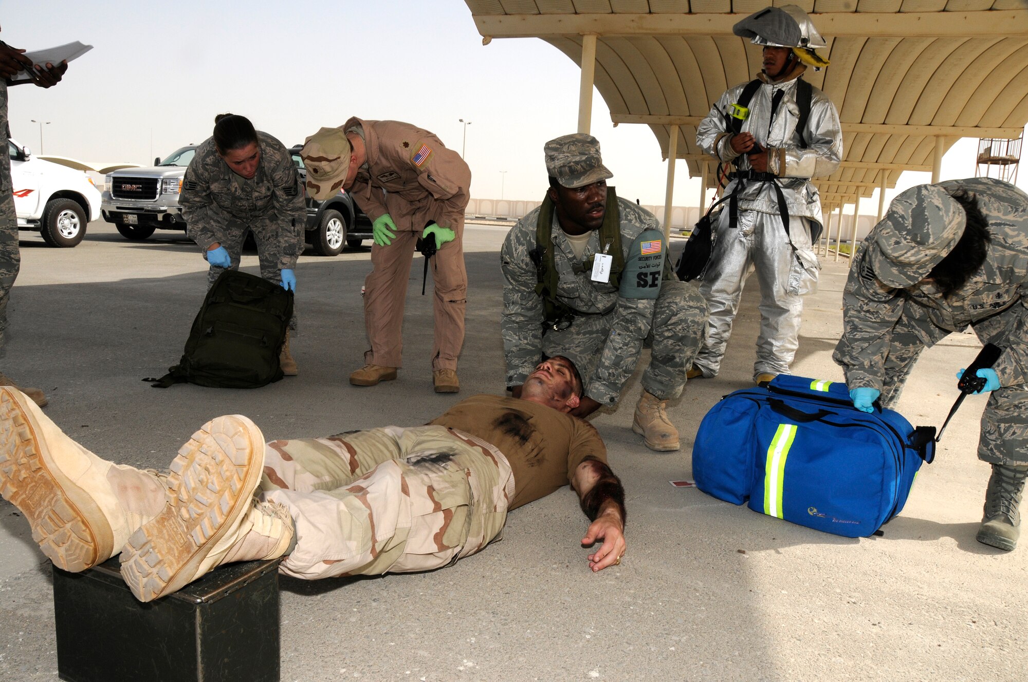 SOUTHWEST ASIA -- First responders take quick action to aid a simulated burn victim here Sept. 30. The 380th Air Expeditionary Wing exercise controllers have designed a variety of scenarios to aid in the wing's emergency preparedness. The exercises are designed to improve response times while following procedures. They are also enlisted to increase responders' knowledge of life-saving techniques and the ability to excel in the face of adversity. (U.S. Air Force photo/Tech. Sgt. Christopher A. Campbell)(released)  