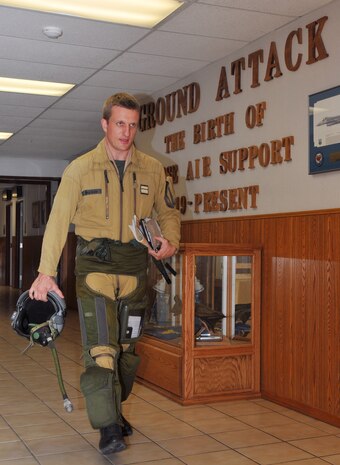 NELLIS AIR FORCE BASE, Nev. -- A French Air Force pilot heads to the flight line for a Green Flag close-air-support mission from Nellis AFB.  The French contingent brought three Mirage F1 fighters to Green Flag 08-10 to participate in joint operational training over the US Army National Training Center, Fort Irwin, Calif.  (U.S. Air Force photo by Chief Master Sgt. Gary Emery)