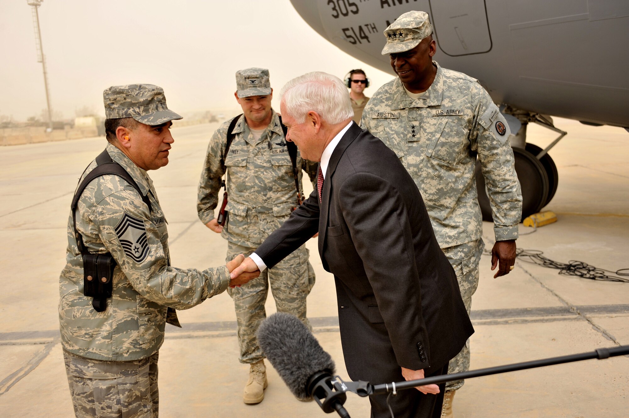SATHER AIR BASE, Iraq - Chief Master Sgt. Pablo Valverde shakes hands with Secretary of Defense Robert Gates during a visit here Sept. 15, 2008. Also welcoming Dr. Gates is Col. David Pavey, 447th Air Expeditionary Group commander, and Lt. Gen. Lloyd Austin III, commander, Multi-National Corps - Iraq.  Chief Valverde is deployed from the 944th Fighter Wing at Luke Air Force Base, Ariz., where he serves as the wing's command chief. (U.S. Air Force photo/Master Sgt. Brian Davidson) 