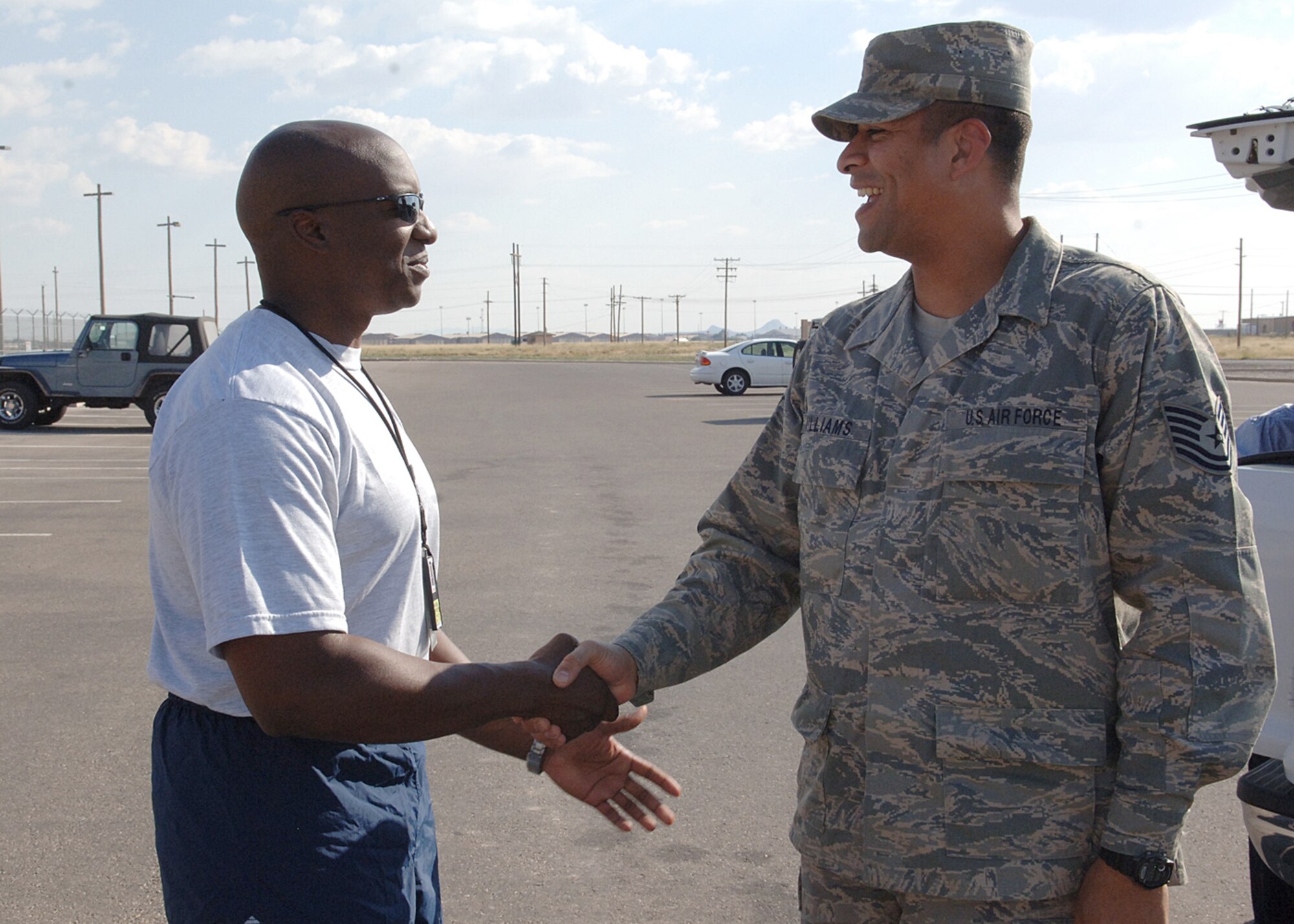 Lt. Col. Carl Jones, 4th Space Control Squadron commander, welcomes home Tech. Sgt. Ian Williams, 4 SPCS  home from his deployment September 28, at Holloman Air Force Base, N.M.  Sergeant Williams was deployed for six months to Camp Slayer, Iraq.  (U.S. Air Force photo by Airman 1st Class John D. Strong II)