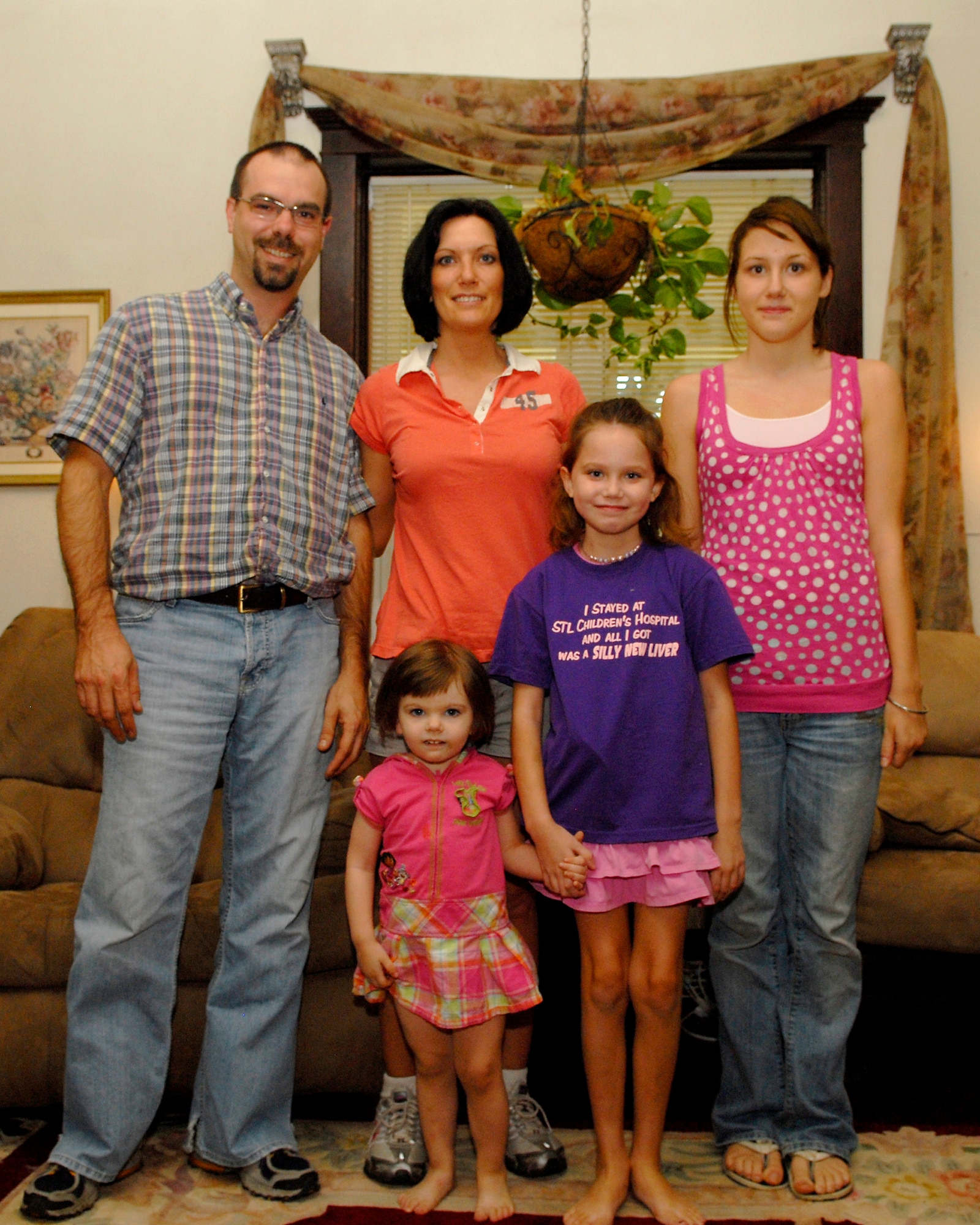 Rachael poses for a photo with her mom, Melissa, sisters Jackie and Samara, and step-dad, Darren, in the living room of the Parks' Belleville home. 

(U.S. Air Force photo/Airman 1st Class Megan Gilliland)