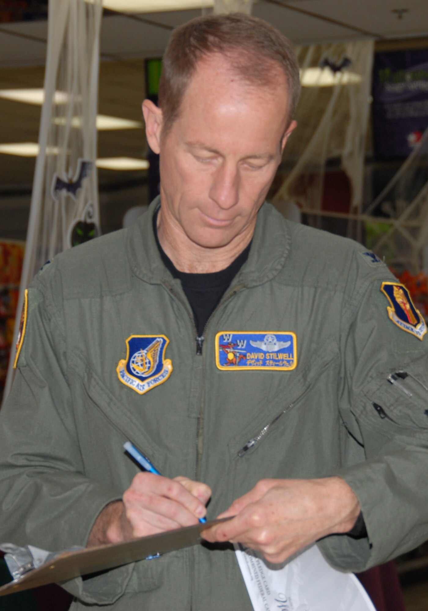 MISAWA AIR BASE, Japan -- Col. David Stilwell, 35th Fighter Wing commander, fills out his Combined Federal Campaign form during the annual kick-off ceremony Oct. 1, 2008. The campaign offers hundreds of national and charitable international organizations for people to sponser. (U.S. Air Force photo by Senior Airman Laura McFarlane)