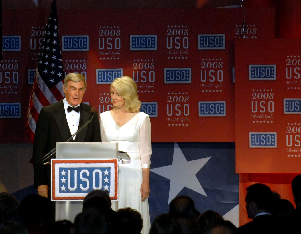 ABC news veteran Sam Donaldson and his wife, Jan Smith Donaldson, served as masters of ceremony for the 2008 USO World Gala in Washington on Oct. 1, 2008. DoD photo by Samantha L. Quigley