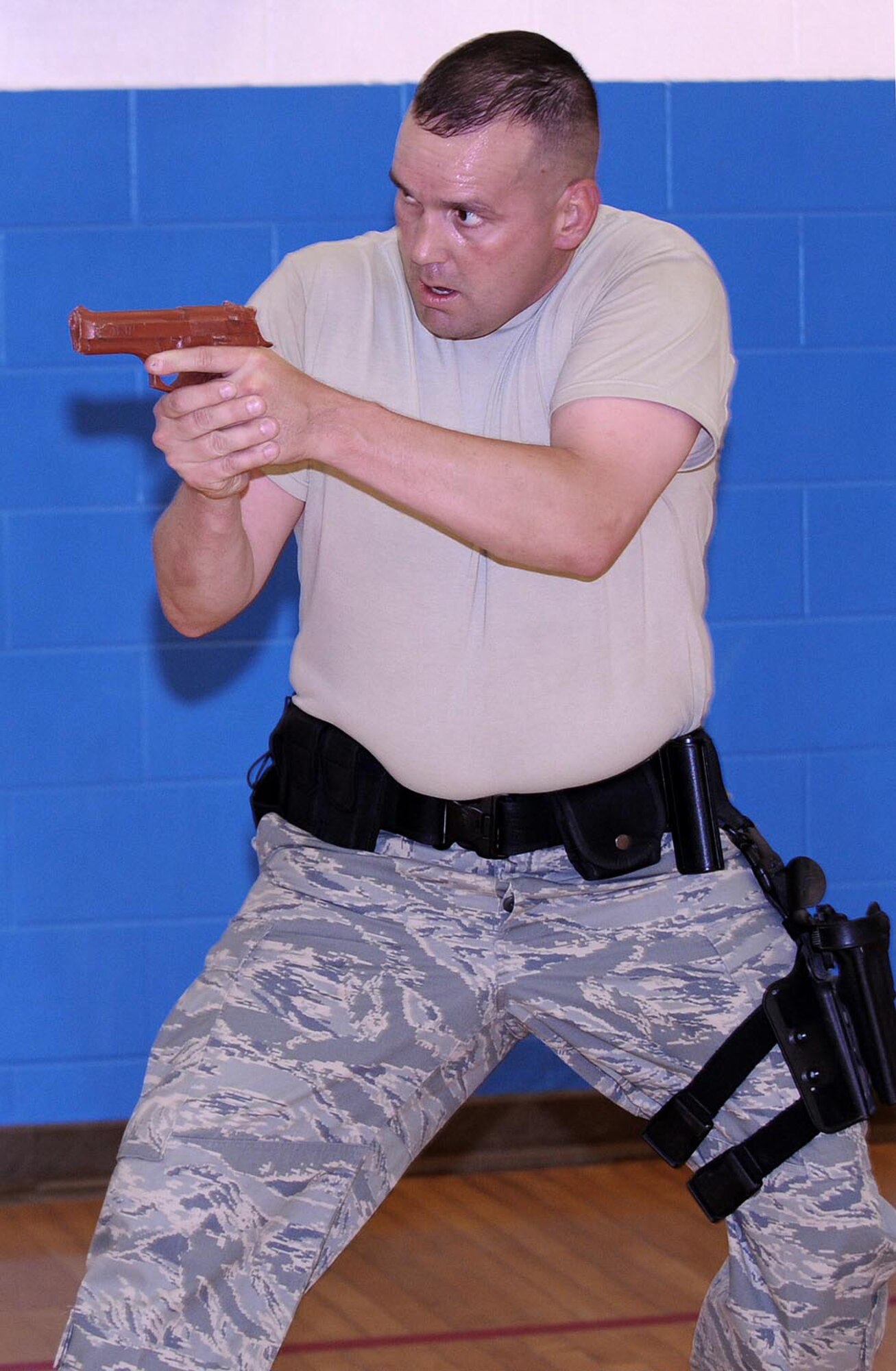 CANNON AIR FORCE BASE, N.M. -- Tech Sgt. Anthony Horde, 27th Special Operations Security Forces Squadron, practices combative skills during training conducted by Controlled F.O.R.C.E., a law enforcement company, Oct. 1. The training prepares Airmen for armed, close-quarters combat in response to deadly encounters. (U.S. Air Force photo/Senior Airman Liliana Moreno)