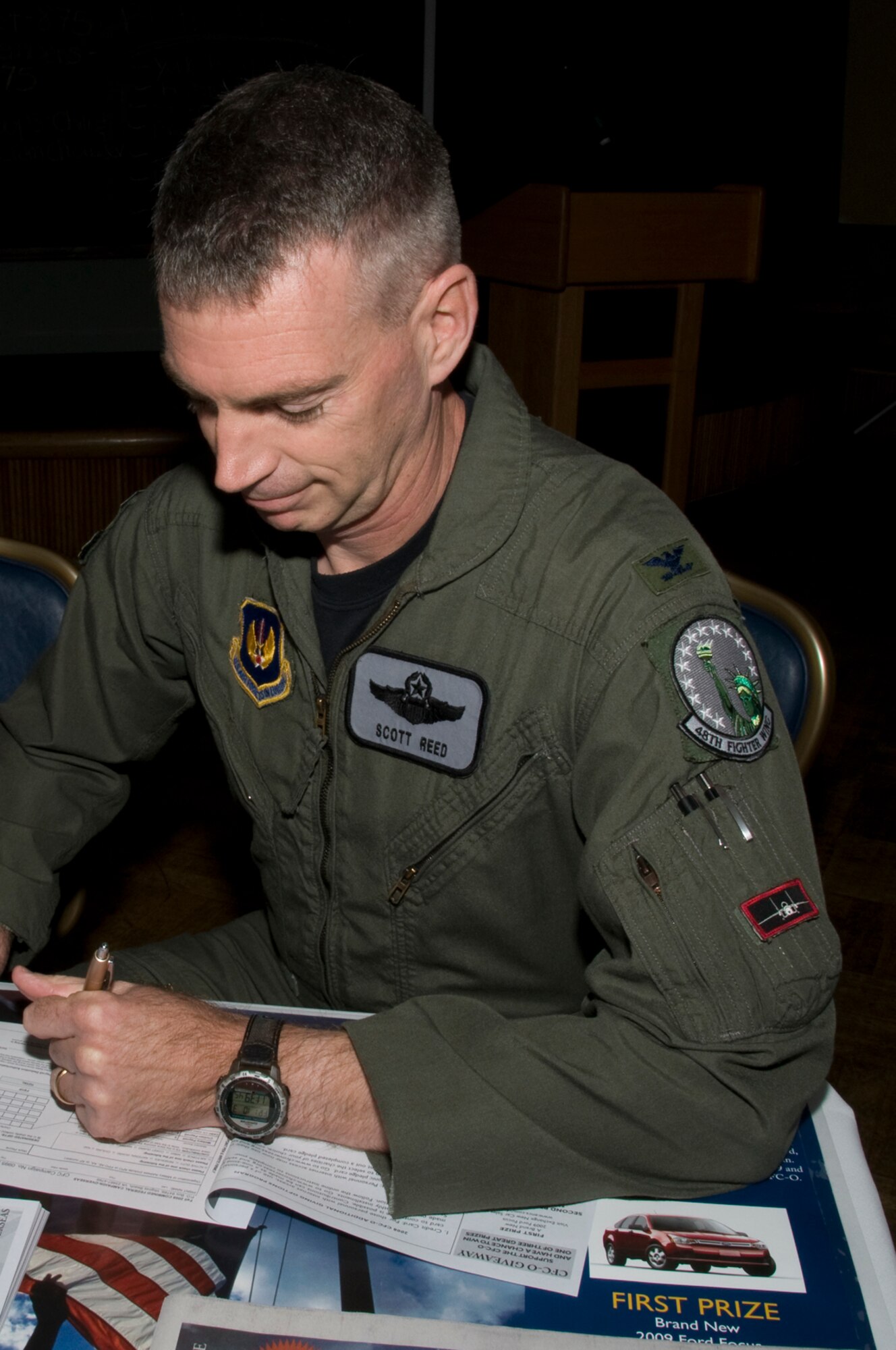 Col. Scott Reed, 48th Fighter Wing vice commander gives his part to the Combined Federal Campaign Oct. 3 at RAF Lakenheath, England. (U.S. Air Force photo by Airman 1st Class Perry Aston)