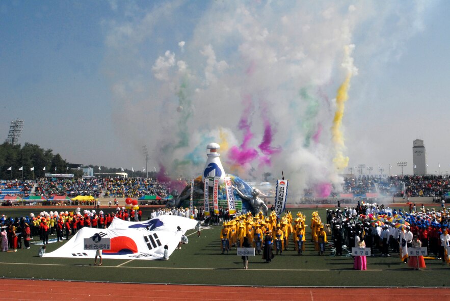 Citizens of Gunsan, Republic of Korea, celebrate during the 46th Gunsan Citizens Day Citizens Parade, 01 October 2008. (U.S. Air Force photo/Senior Airman Dana Hill)