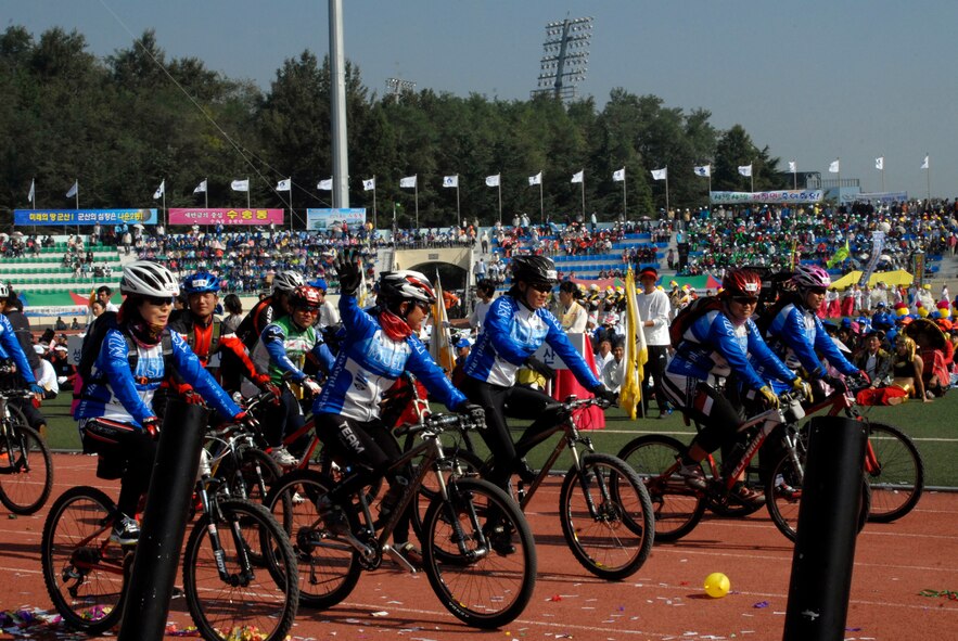 Citizens of Gunsan, Republic of Korea, march during the 46th Gunsan Citizens Day Citizens Parade, 01 October 2008. (U.S. Air Force photo/Senior Airman Dana Hill)