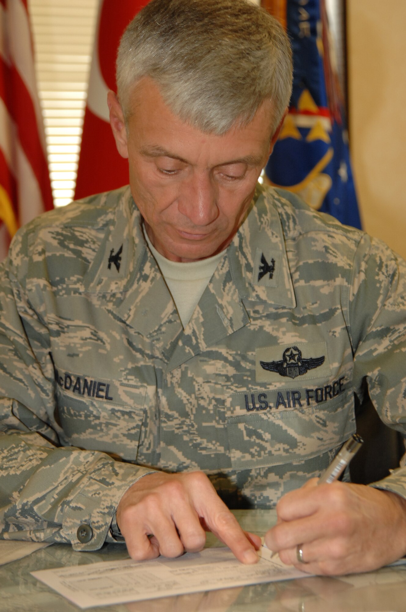 Col. Phil McDaniel, 39th Air Base Wing commander, pledges his donation to the 2008 Combined Federal Campaign. The CFC started Oct. 1 and will run through Oct. 31 at Incirlik. (U.S. Air Force photo/Senior Airman Lauren Padden)