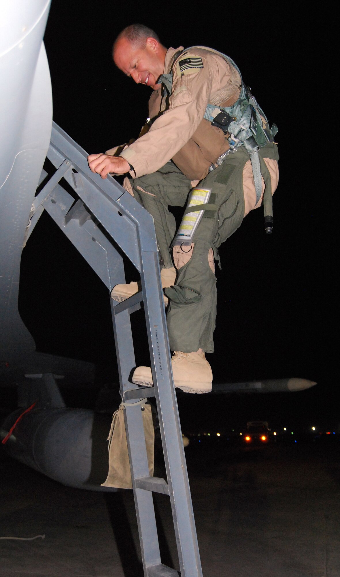 Lt. Col. David Serage deplanes from the cockpit of his F-16 Fighting Falcon at Joint Base Balad, Iraq, after completing his 100th combat sortie Oct. 2. Serage has flown a total of 4,700 hours in T-38 Talons, B-52 Stratobombers, EA-6B Prowlers and F-16s since joining the Air Force in 1989. Serage, an instructor pilot with the 332nd Expeditionary Fighter Squadron and a native of Grove, Okla., is deployed from the Air National Guard's 138th Fighter Wing in Tulsa, Okla. (U.S. Air Force photo/Staff Sgt. Don Branum)
