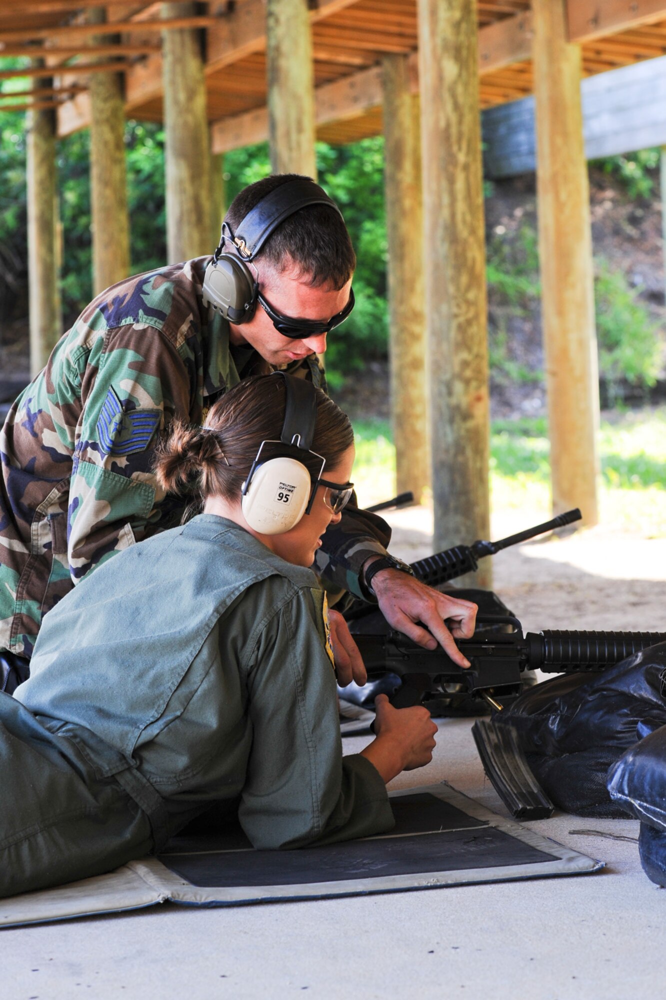 PATRICK AIR FORCE BASE, Fla. --  Air Force Reserve Tech. Sgt. Brian Wahlstedt, combat arms NCOIC for the 920th Rescue Wing's pararescue squadron, helps Tech. Sgt. Sara Pickens clear a weapon malfunction during M-16 qualification at Patrick Air Force Base during October's Unit Training Assembly.   (U.S. Air Force photo / Tech. Sgt. Jeremy Allen)