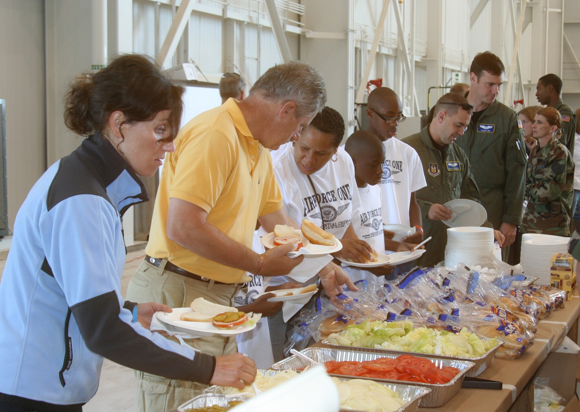 WRIGHT-PATTERSON AFB, Ohio - Reservists from the 445th Airlift Wing enjoy the wing picnic Oct. 5, 2008.  The picnic was open to all wing members, their families and friends and was sponsored by the Chiefs Group. (Air Force photo/Capt. Caroline Wellman)