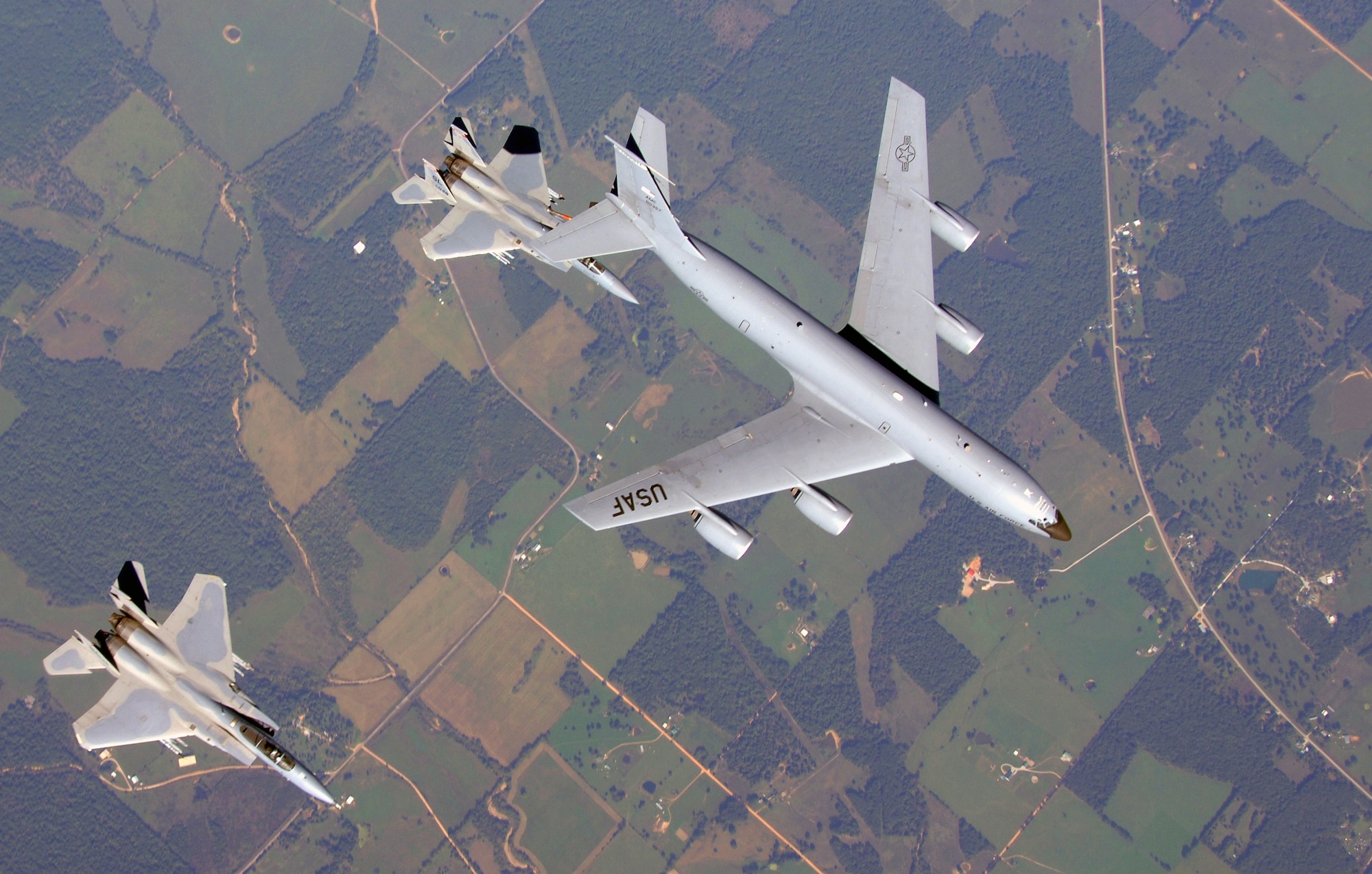 Lt. Col. Steve "Daihatsu" Dasuta, 110th Fighter Squadron pilot, and Lt. Col. Brian "Spiderman" Kamp, 110th Fighter Squadron pilot, take on fuel from a KC-135 tanker, 22nd ARW, McConnell AFB Sept. 25.  The pilots were participating in a training mission over Missouri. (Photo by Capt. Timothy Reinhart)