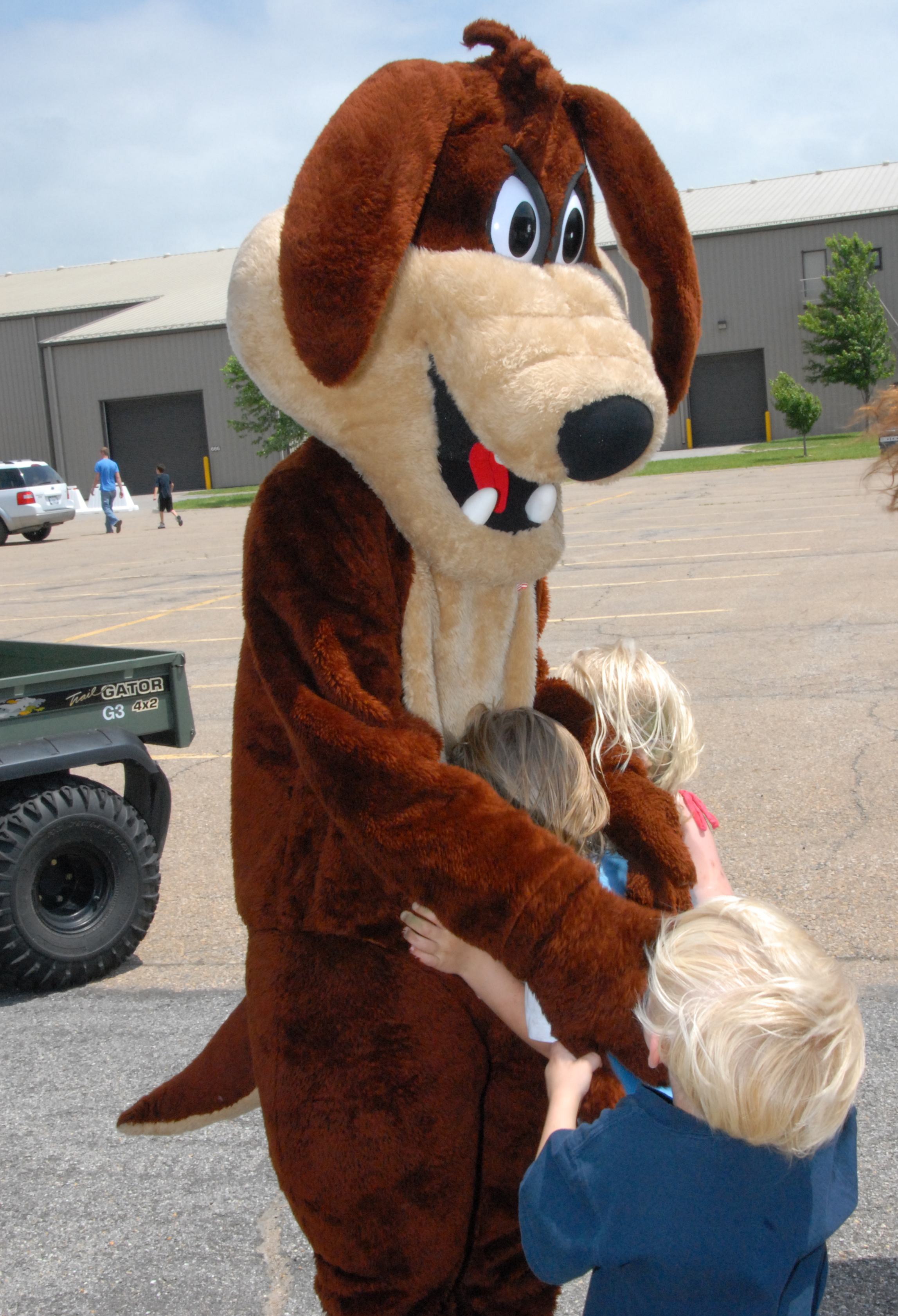 Jr. Coyotes enjoy a visit from Wile E. during the 190th ARW's 2008