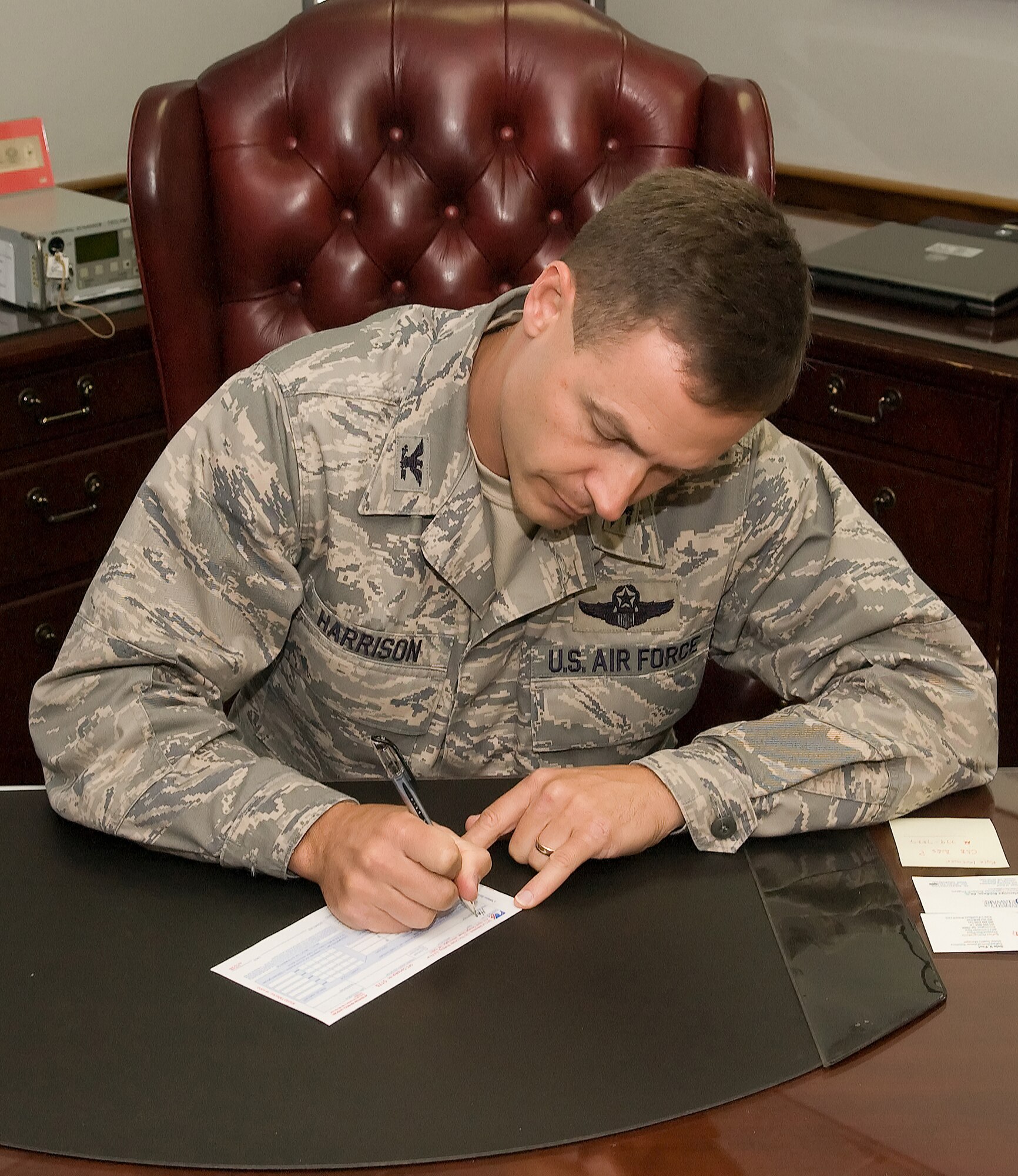Col. Steve Harrison, 436th Airlift Wing commander, kicks off the Combined Federal Campaign by filling out his CFC donation form Sept. 30.  (U.S. Air Force photo/Tom Randle)
