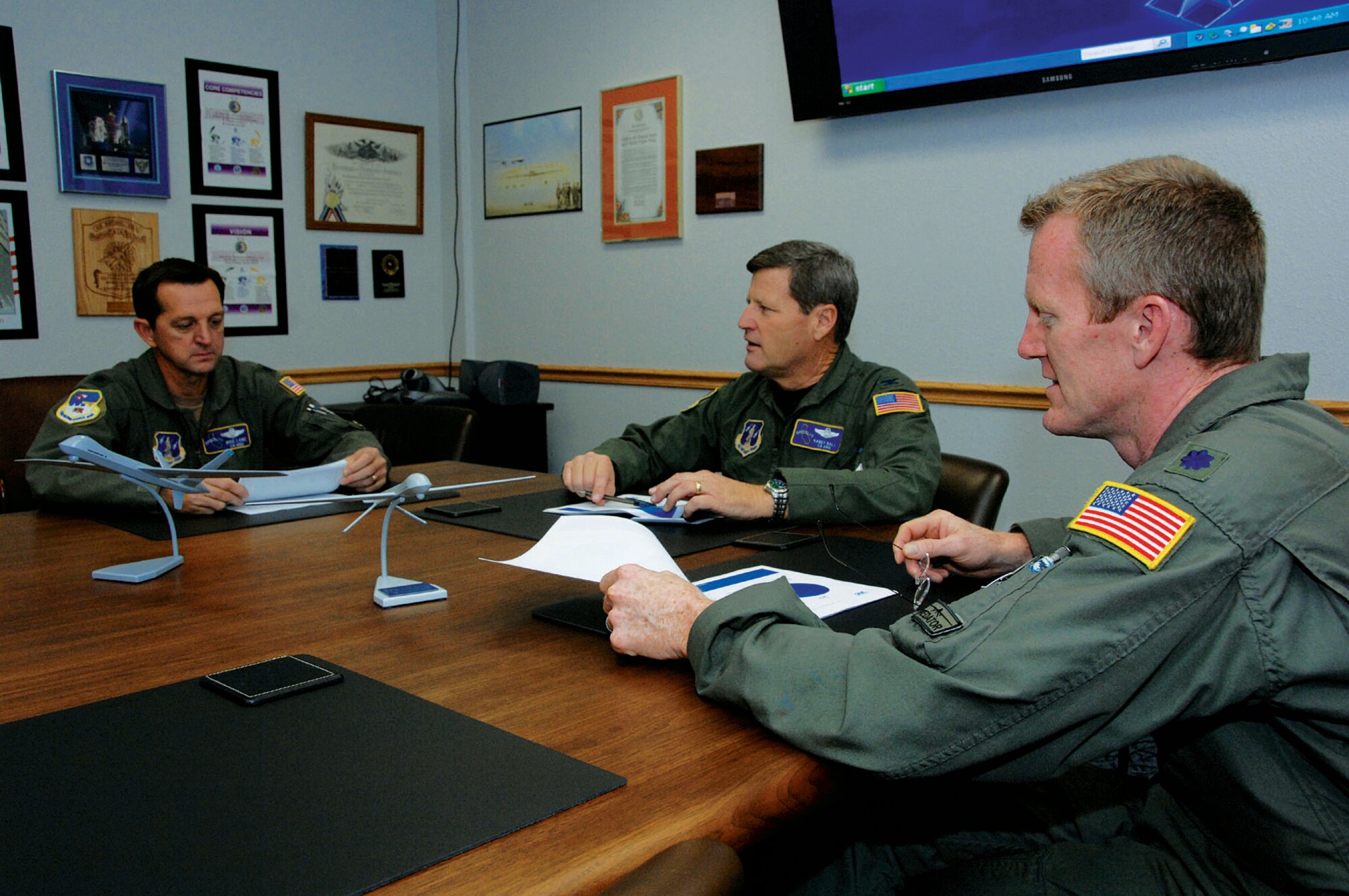 Lt. Col. Michael Lane, 163 OSF commander, Col. Randall Ball, 163 OG commander, and Lt. Col. Kirby Colas, 196th Reconnaissance Squadron commander, discuss preparations for the 163 RW Predator flight training operations sheduled to begin in 2009. (U.S. Air Force photo bySenior Airman Paul Duquette)