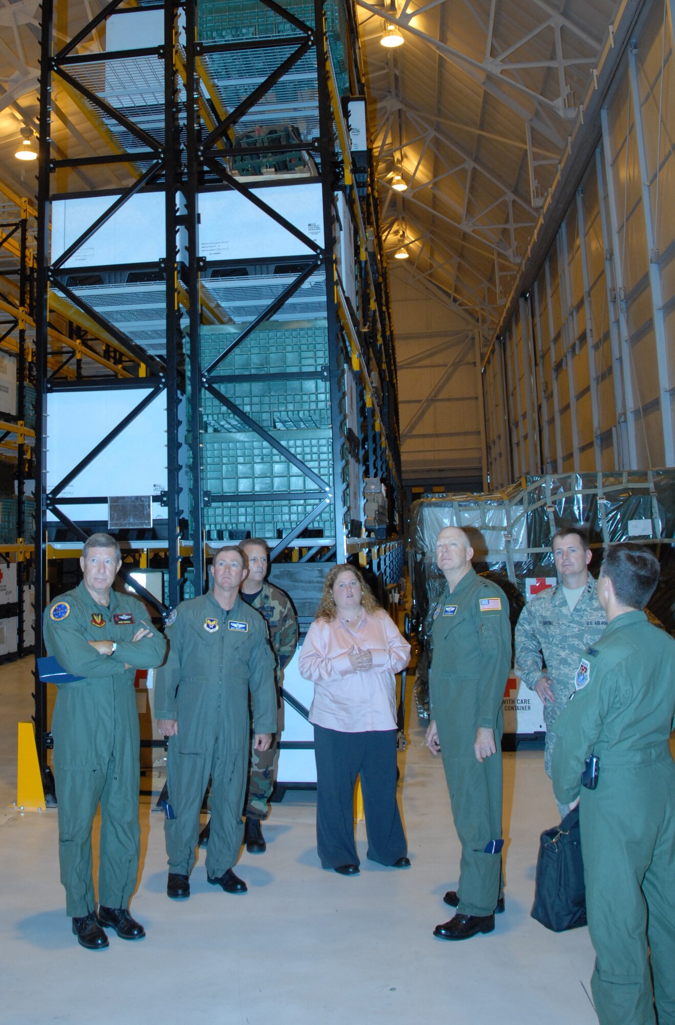 Maj Gen Tod Bunting, The Adjutant General of Kansas; 190th Air Refueling Wing personnel and NGB officials give Lt Gen (Dr) James Roudebush a tour of the EMEDS facility at Forbes Field. Gen Roudebush visited the 190th on September 8, 2007. Pictured - (L-R): Maj Gen Ron Dardis, The Adjutant General-Iowa; Maj Gen Ray Webster, ANG Assistant to the AF/SG; Lt Col Tim Stevens, 190th Medical Administrative Officer; Ms. Stacey Selvidge, EMEDS Contractor; Lt Gen James G.
Roudebush, Surgeon General of the Air Force; Maj Gen Tod Bunting, The Adjutant General-Kansas; Col Chip Riggins, Surgeon General of the ANG). (Photo by: Master Sgt Allen Pickert, 190th ARW/PA)