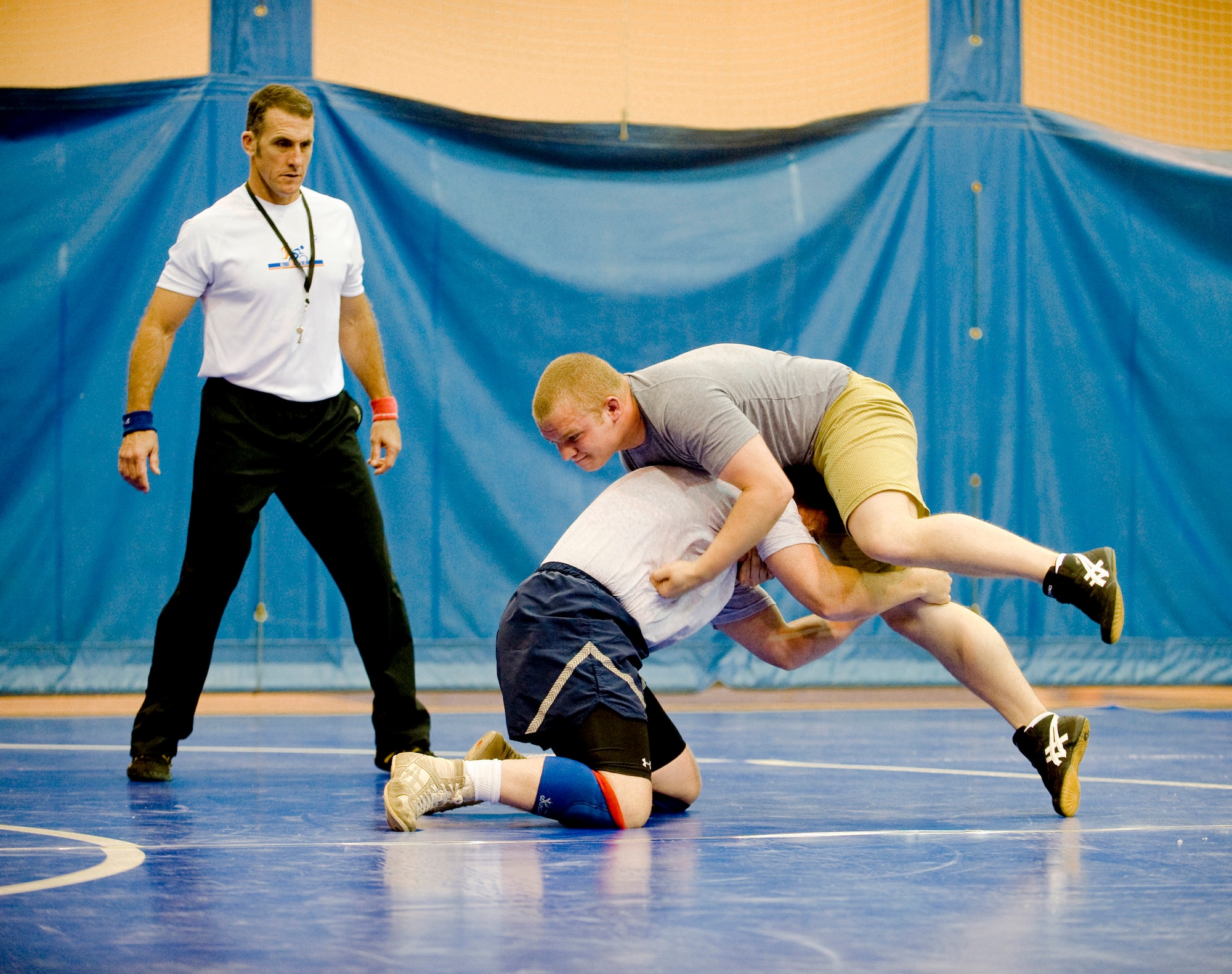 FORT RICHARDSON, Alaska -- Senior Master Sgt. Mike Snyder, 3rd Mission Support Squadron, goes for the single leg take down on Army Pfc. Nicholas Humes at Intramural Post Wrestling Meet Oct. 1. The wrestling meet included Airmen and Soldier competitors. (U.S. Air Force photo/Senior Airman Jonathan Steffen)