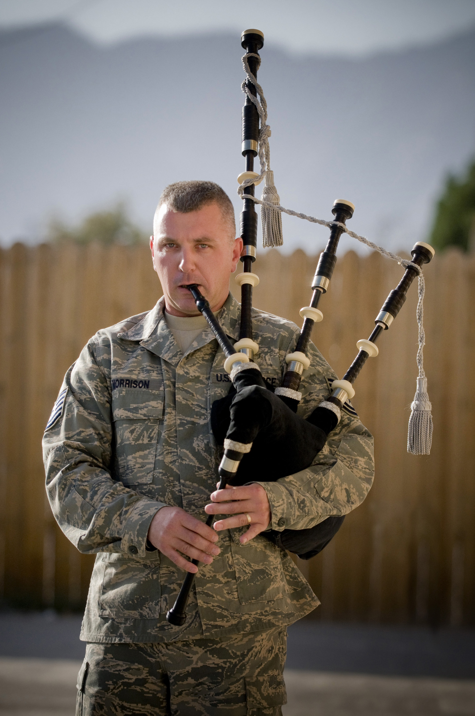 Airman plays the bagpipes in honor of fallen comrades > U.S. Air Forces