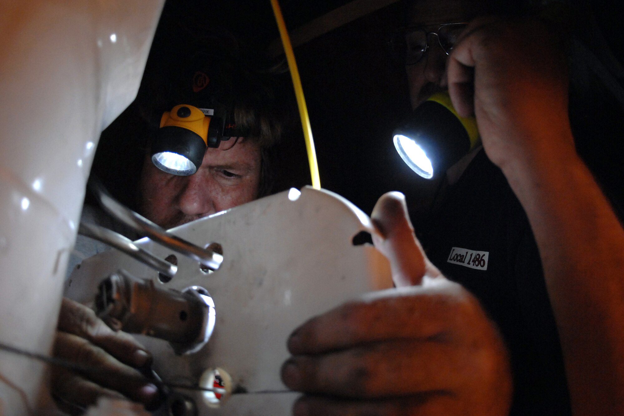 OFFUTT AIR FORCE BASE, Neb. -- Jeff Kuehn (left) and David Alwine, aircraft mechanics with the 55th Maintenance Squadron, repair a nose wheel steering metering valve on a TC-135W pilot training aircraft here, Oct. 1. (U.S. Air Force Photo By Josh Plueger)