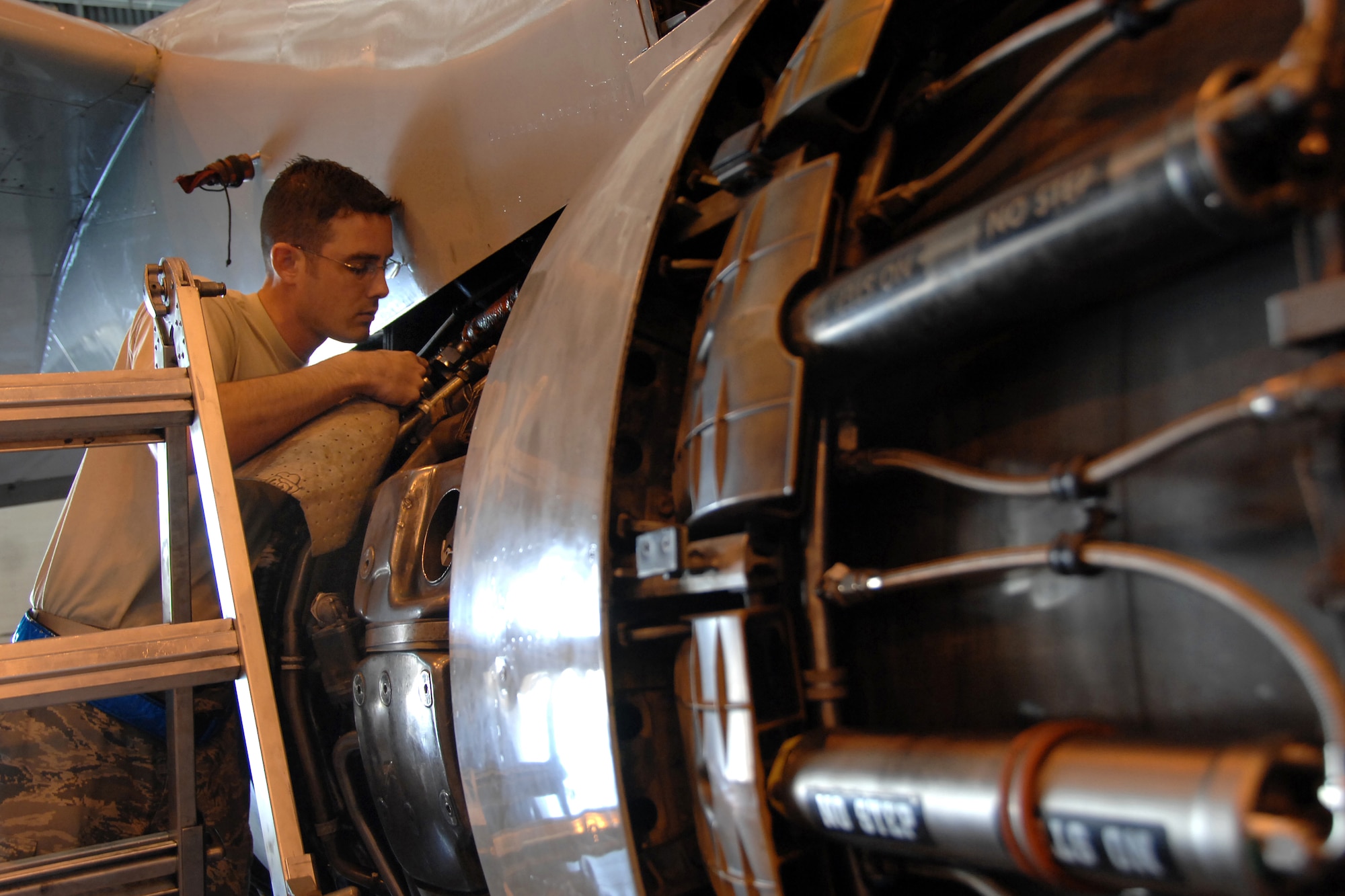 OFFUTT AIR FORCE BASE, Neb. -- Staff Sgt. Jeremy Bates, a hydraulic craftsmen assigned to the 55th Aircraft Maintenance Squadron, changes the hydraulic suction lift self-sealing coupling on the OC-135 Open Skies aircraft here, Oct. 1. (U.S. Air Force Photo By Josh Plueger)
