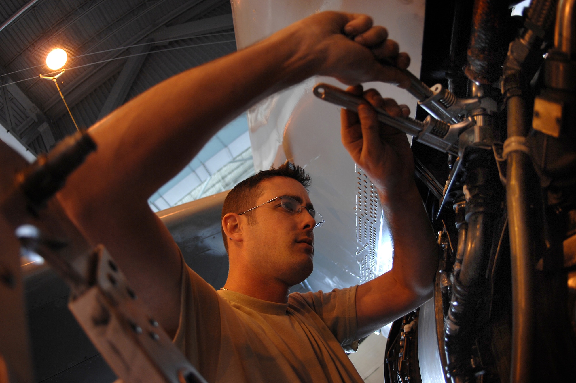 OFFUTT AIR FORCE BASE, Neb. -- Staff Sgt. Jeremy Bates, a hydraulic craftsmen assigned to the 55th Aircraft Maintenance Squadron, changes the hydraulic suction lift self-sealing coupling on the OC-135 Open Skies aircraft here, Oct. 1. (U.S. Air Force Photo By Josh Plueger)