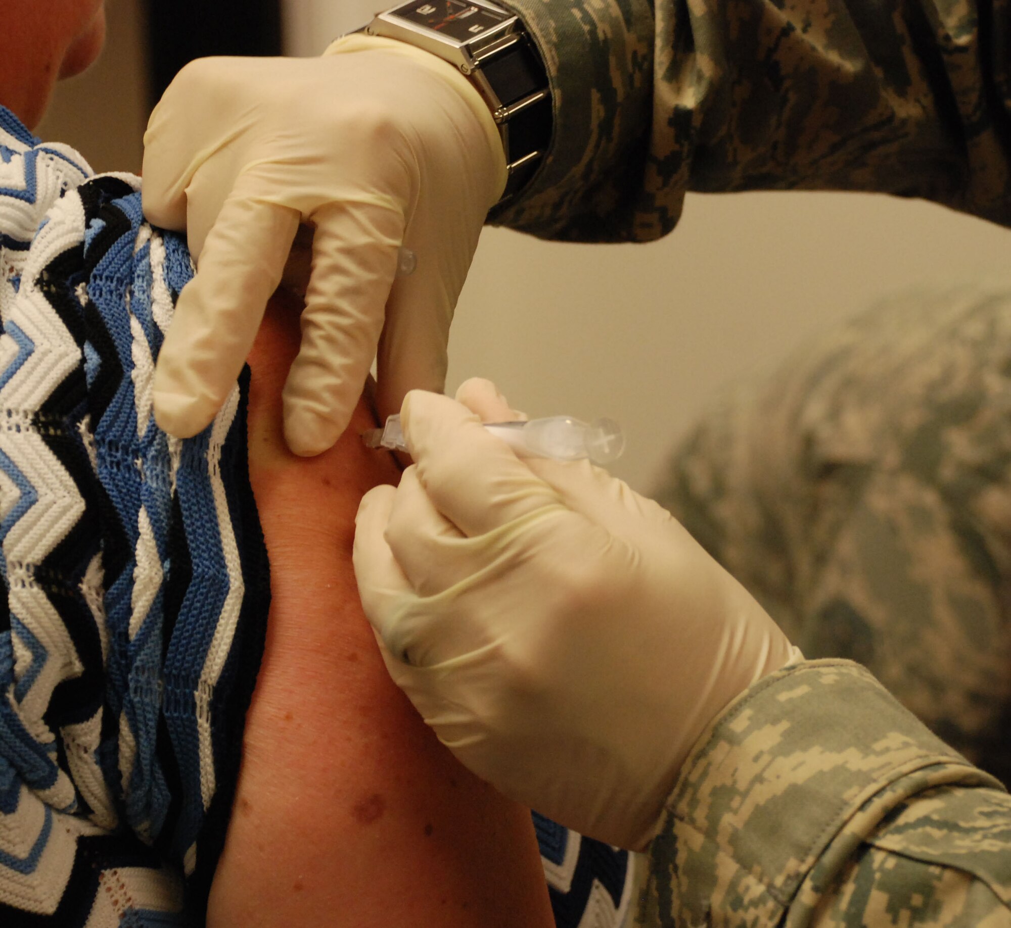 A medical technician in the 82nd Medical Operations Squadron, gives Sheppard personnel a flu vaccination shot. Medical technicians began administering flu vaccinations with nasal spray and shots Oct. 8 to prepare for the upcoming flu season. (U.S. Air Force photo/Airman 1st Class Candy Miller)