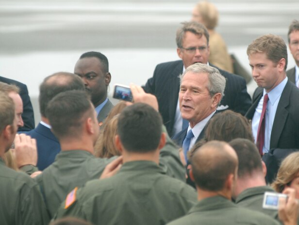 President George Bush thanks members of Team Charleston for their service on the Charleston Air Force Base, S.C. flightline Oct. 10. President bush met with more than 250 Team Charleston members en route to an event at Kiawah Island, S.C. (U.S. Air Force photo/Staff Sgt. Sam Hymas)