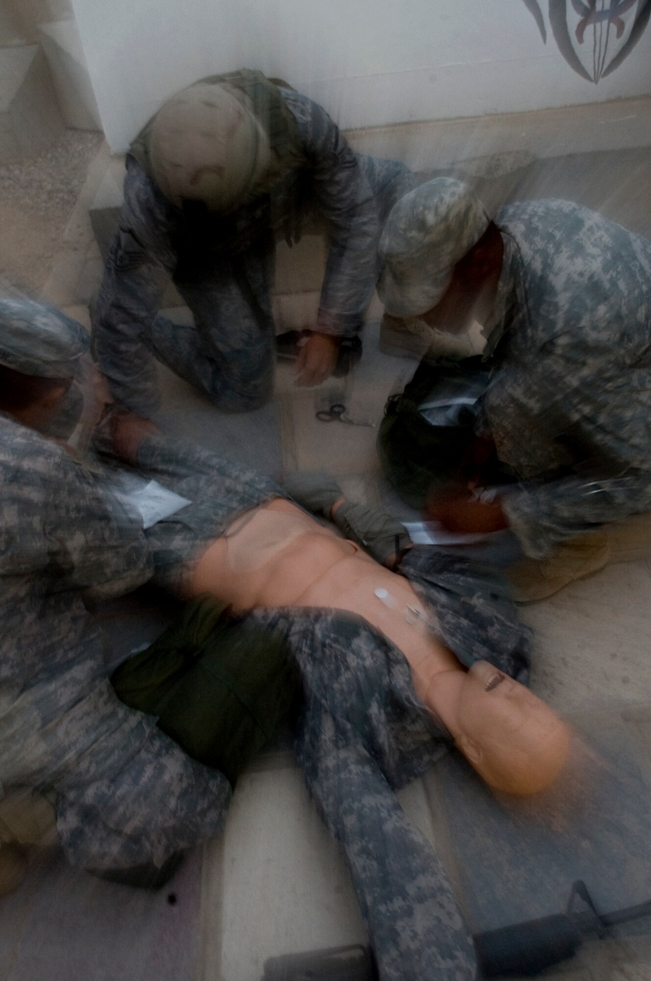 ALI BASE, Iraq -- Army and Air Force demonstrate skills learned throughout the combat lifesaver class, in the final exam Oct. 9, 2008. The combat lifesaver course teaches various techniques to treat and stabilize injuries related to combat, include blast injury, amputation, severe bleeding, penetrating chest injuries, simple airway management, and evacuation techniques. (U.S. Air Force photo/Senior Airman Christopher Griffin)