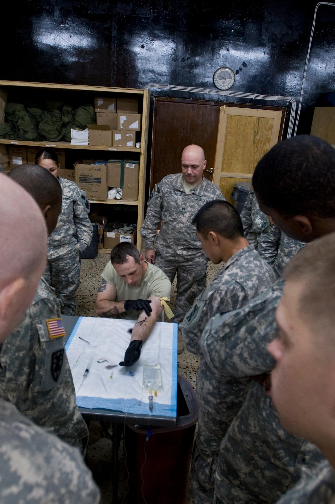 ALI BASE, Iraq -- Army Sgt. Christopher Payne, Headquarters Company 7th Sustainment Brigade assistant medical instructor, inserts an IV into his arm showing students the proper technique Oct. 7, 2008. Army and Air Force members attended a combat lifesaver course, a cross between the first aid (self-aid/buddy aid) and the medical training given to the combat medics. Payne is deployed from Fort Eustis, Va. (U.S. Air Force photo/Senior Airman Christopher Griffin) 