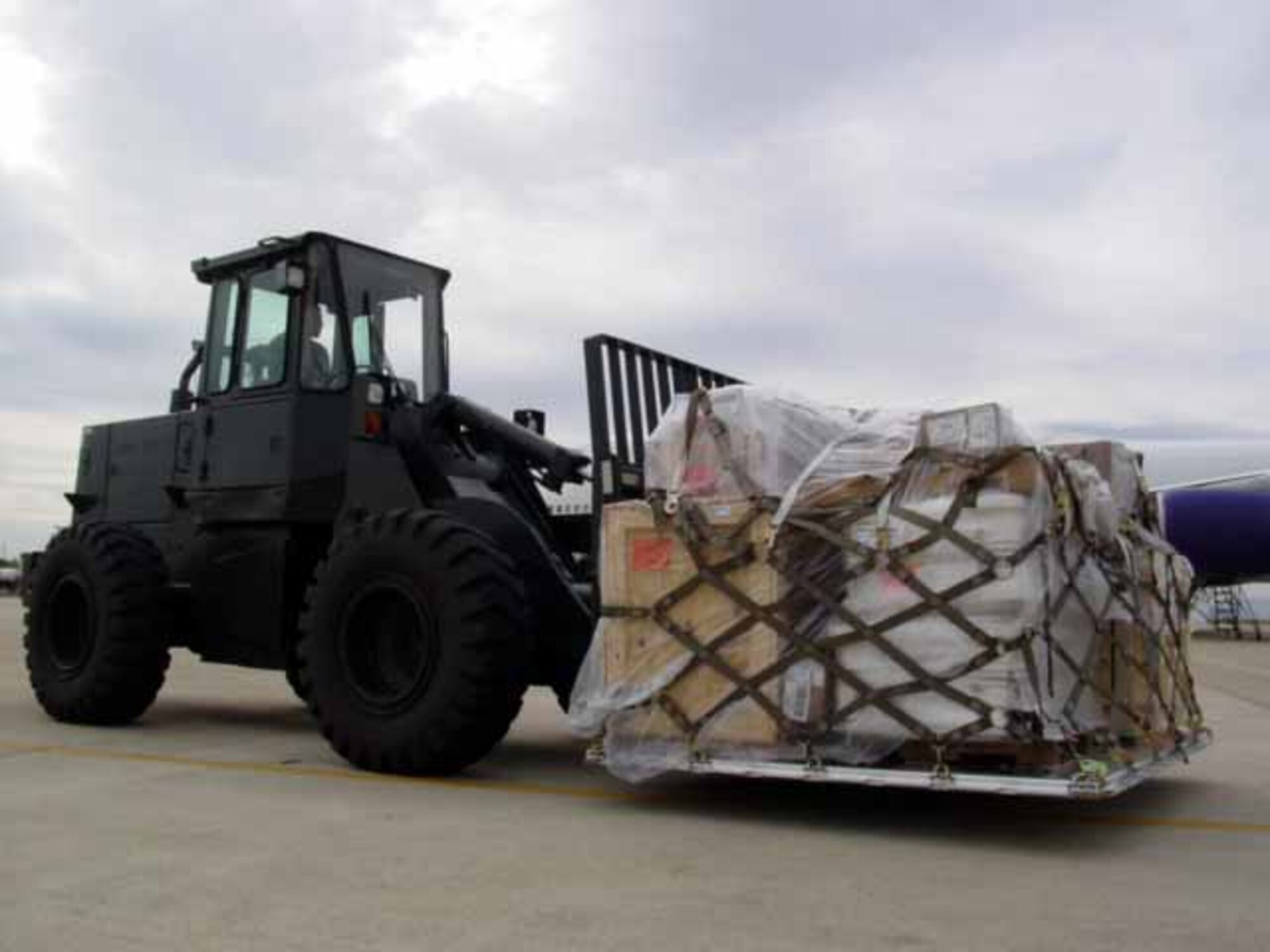 KUNSAN AIR BASE, Republic of Korea --Members of the 731st Air Mobility Squadron load cargo onto aircraft. Twenty-five personnel from the 731st Air Mobility Squadron temporary “deployed” to Kunsan Air Base, Republic of Korea, Sept. 21 Sept to Oct. 1, for a training event designed to enhance the unit’s mission capabilities and efficiency. (U.S. Air Force photo) 