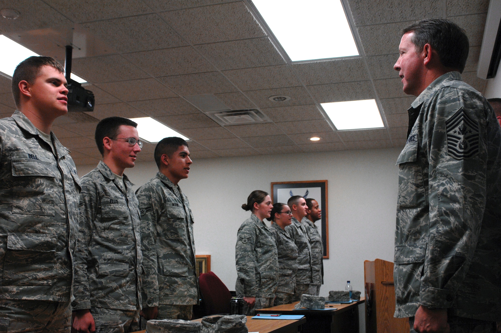 MINOT AIR FORCE BASE, N.D. -- Chief Master Sgt. of the Air Force Rodney J. McKinley recites the Airman's Creed with students from the First Term Airman's Center during his visit here Oct. 8 to 10. Chief McKinley’s three-day visit marks his first trip to Minot AFB as CMSAF to meet Airmen from the 5th Bomb Wing and the 91st Missile Wing. Chief McKinley is the 15th chief master sergeant appointed to the highest noncommissioned officer position in the Air Force. (U.S. Air Force photo by Senior Airman Kelly Timney)
