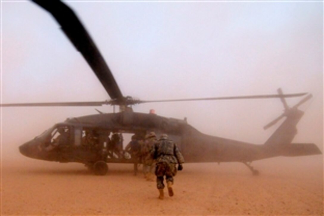 U.S. soldiers run to a UH-60 Black Hawk helicopter during extraction from Operation Marathon in Tikrit, Iraq, Oct. 6, 2008. The soldiers are assigned to the 101st Airborne Division's Company B, 1st Special Troops Battalion, 1st Brigade Combat Team.
