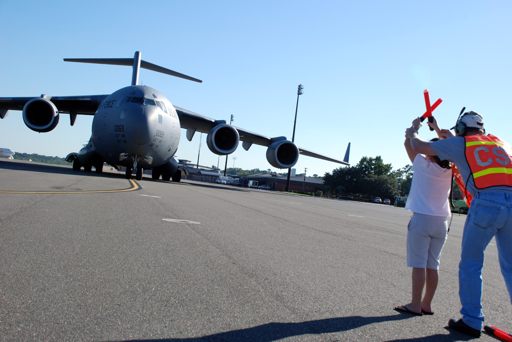 Outgoing 315th Airlift Wing Operations Group Commander Colonel Bill Edwards is guided to his parking spot by his daughter Erin after his final flight on October 14, 2008.  Col. Edwards will be leaving his position as Operations Group Commander and transitioning to a new position within the wing. (U.S. Air Force photo/Mrs. Debra Baldwin) 