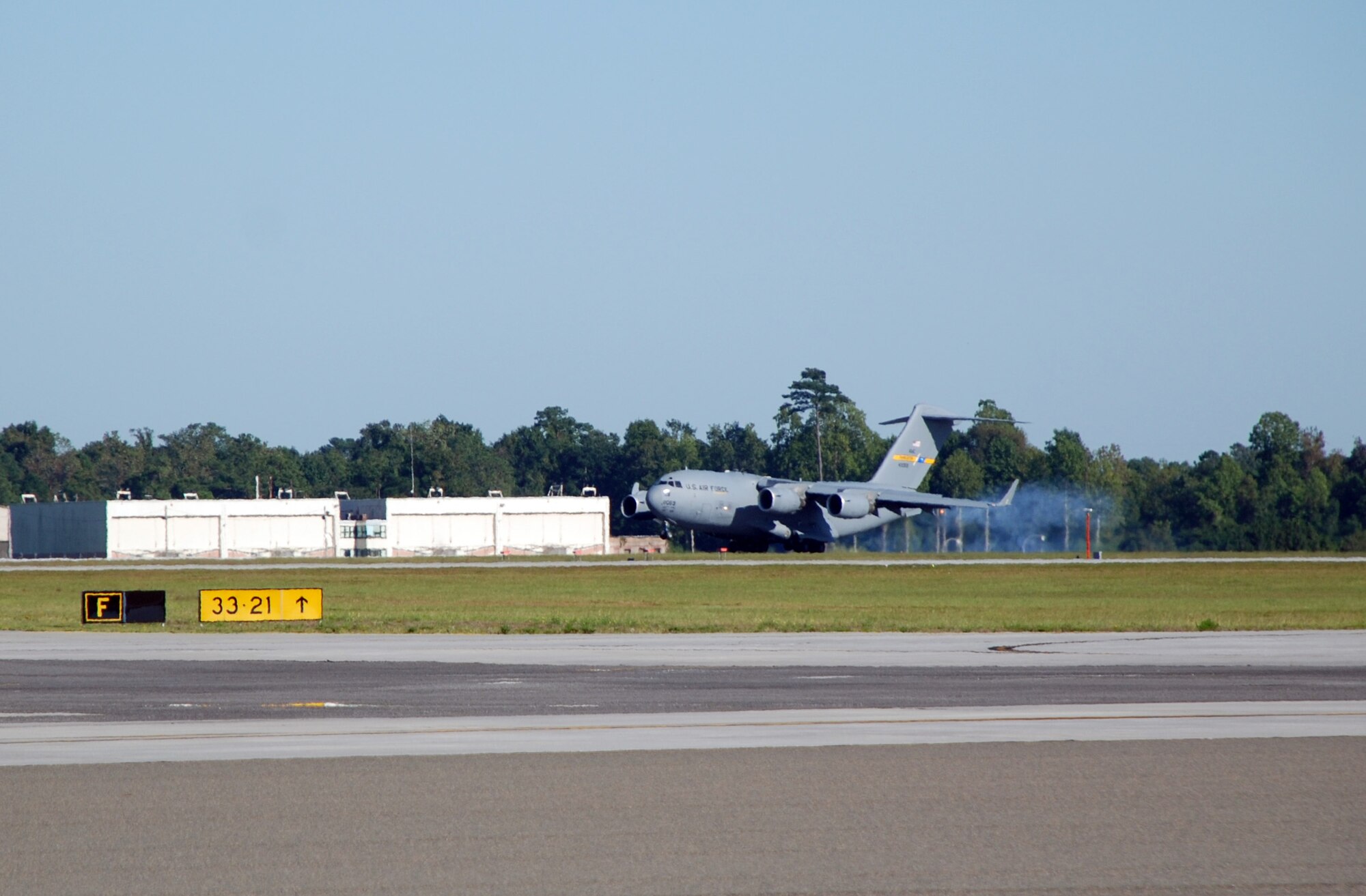 Outgoing 315th Airlift Wing Operations Group Commander Colonel Bill Edwards lands a C-17 for the last time on October 14, 2008.  Col. Edwards will be leaving his position as Operations Group Commander and transitioning to a new position within the wing. (U.S. Air Force photo/Mrs. Debra Baldwin) 