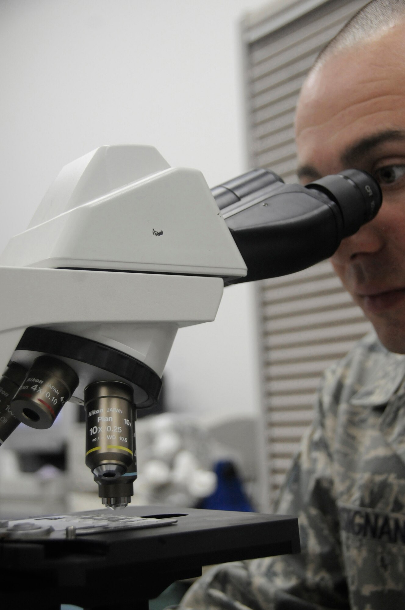 Tech Sgt. Vincent Bisignano, a laboratory technician assigned to the 379th Expeditionary Medical Group, uses a microscope to look at bacteria organisms to check for infections Oct. 14, 2008, at an undisclosed air base in Southwest Asia. The laboratory technicians here are responsible for pinpointing medical problems so personnel can be treated and returned to their units to continue fighting the global war on terrorism. Sergeant Bisignano, a native of Bronx, N.Y., is deployed from Shaw Air Force Base, S.C., in support of Operations Iraqi and Enduring Freedom and Joint Task Force-Horn of Africa. (U.S. Air Force photo by Staff Sgt. Darnell T. Cannady/Released)