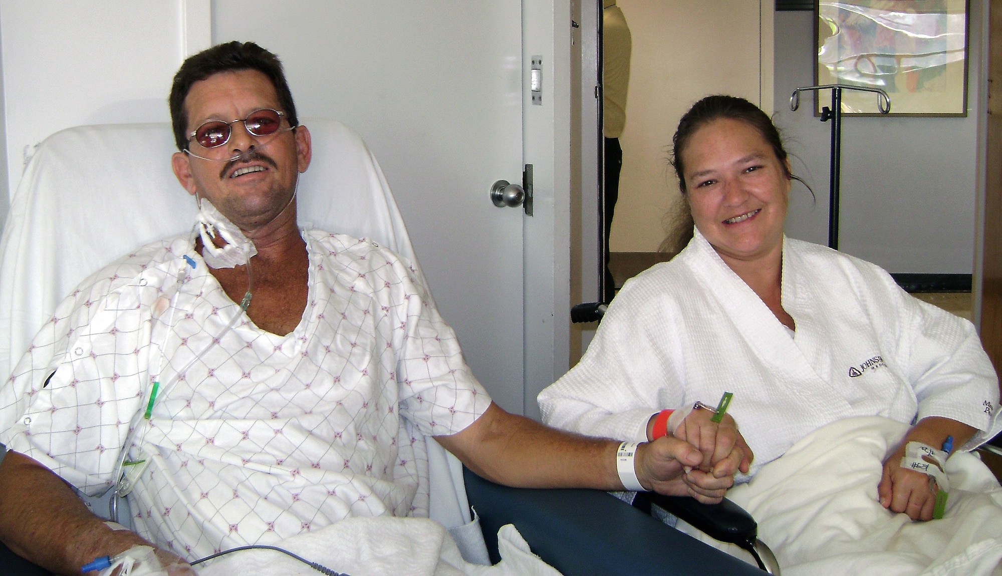 Master Sgt. Laura Perry donated her kidney to her fiance and fellow squadron member, Staff Sgt. Mark Shortt, Sept. 22 at John Hopkins Hospital in Baltimore. In August 2007, Sergeant Shortt was diagnosed with acute renal failure, meaning his kidneys lost the ability to filter waste products from the blood and regulate the body's fluid balance. Sergeant Perry is an air Reserve technician with the Air Force Reserve's 512th Civil Engineer Squadron at Dover Air Force Base, Del. (U.S. Air Force photo/Tech. Sgt. Donna Miranda) 
