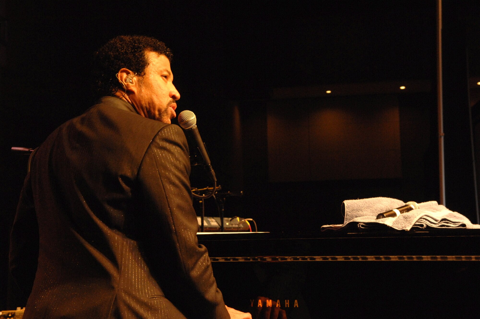 Lionel Richie performed for Tuskegee Airmen, their families, friends and fellow servicemembers to celebrate the grand opening of the Tuskegee Airmen National Historic Site Oct. 11 at the new Renaissance Hotel in Montgomery, Ala. Moton Field in nearby Tuskegee, Ala., was the only primary flight training facility for the first African American pilot candidates in the Army Air Corps, these pilots are known as the Tuskegee Airmen. (U.S. Air Force photo/Staff Sgt. Christine Jones)