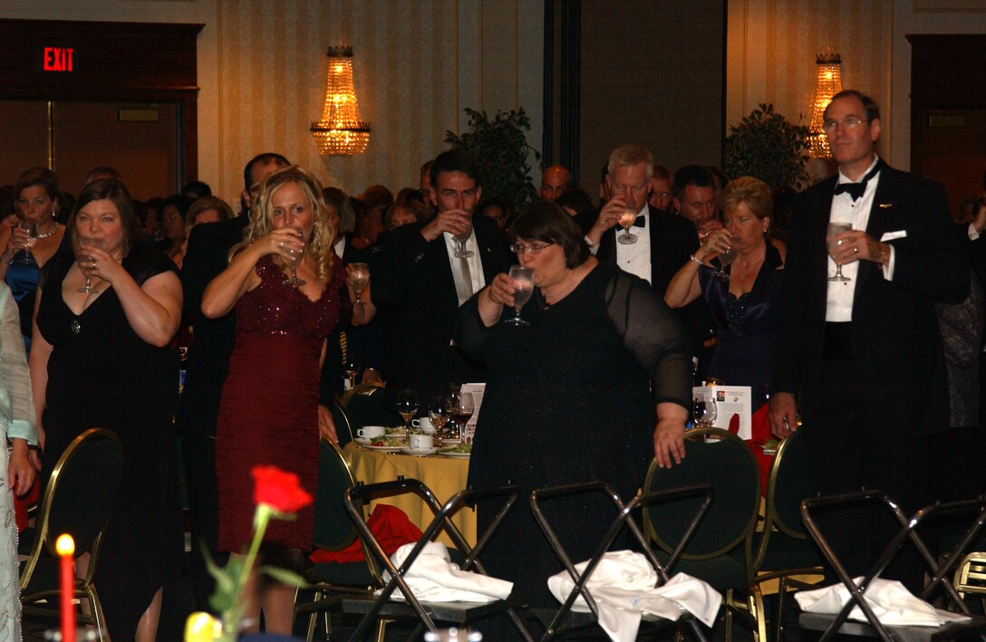 SCOTT AIR FORCE BASE, Ill. -- A record crowd of more than 540 people attended the Navy League of the U.S. St. Louis Council celebrated the U.S. Navy's 233rd birthday at the 2008 Naval Military Ball.
(US Air Force photo/Airman 1st Class Amber Kelly-Woodward)