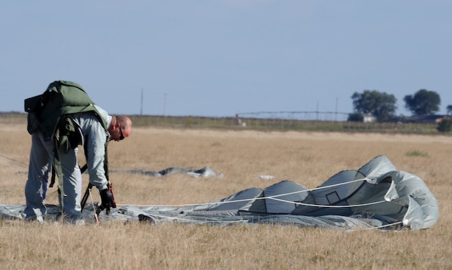CANNON AIR FORCE BASE, N.M.  -- U.S. Army Special Forces recover their parachutes following a jump here during a training exercise Oct. 15. Cannon offers training conditions similar to that in Central Command and other theaters of operation. (U.S. Air Force photo/Airman 1st Class Evelyn Chavez)   